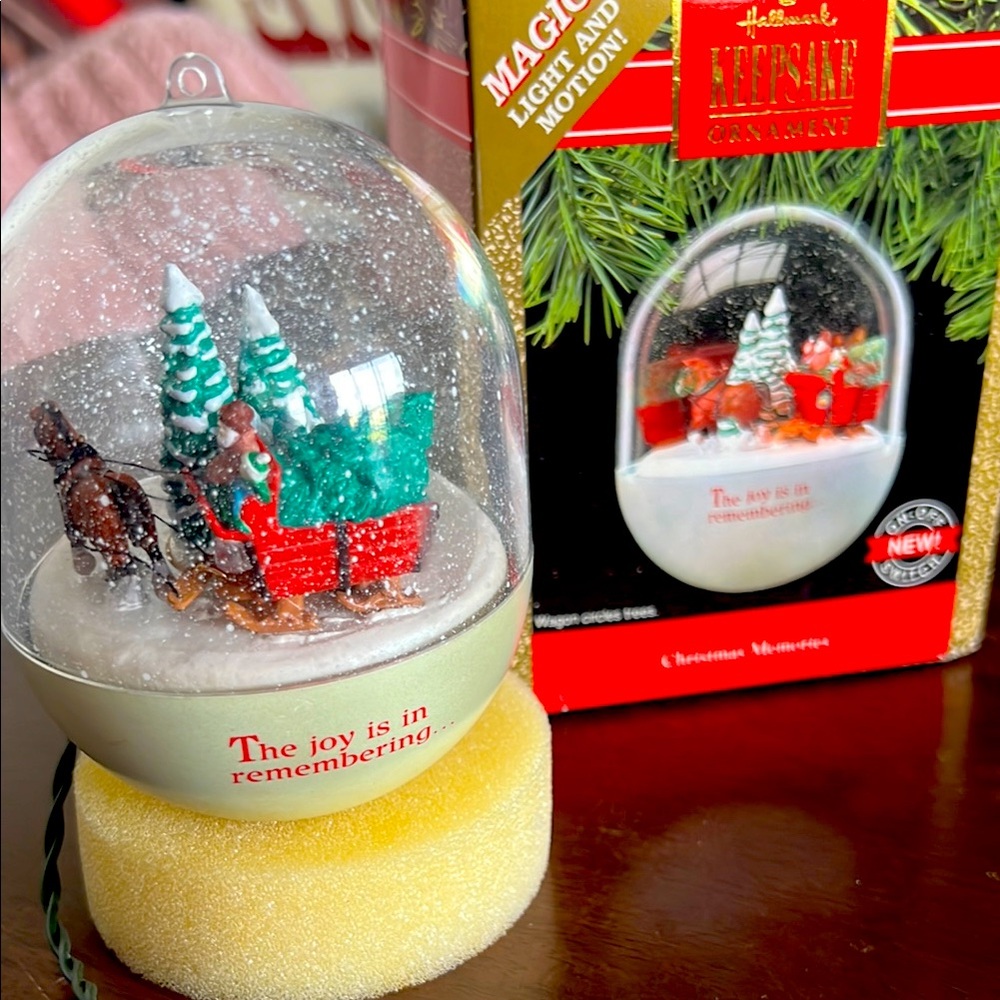 Keepsake ornament magic emotion, Christmas memories
